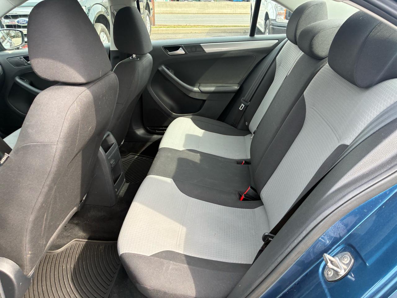 Volkswagen Jetta 1.4T S 6A 2017