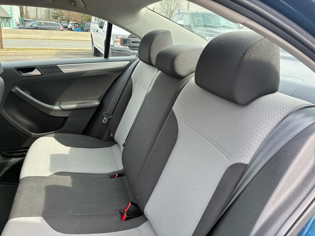 Volkswagen Jetta 1.4T S 6A 2017