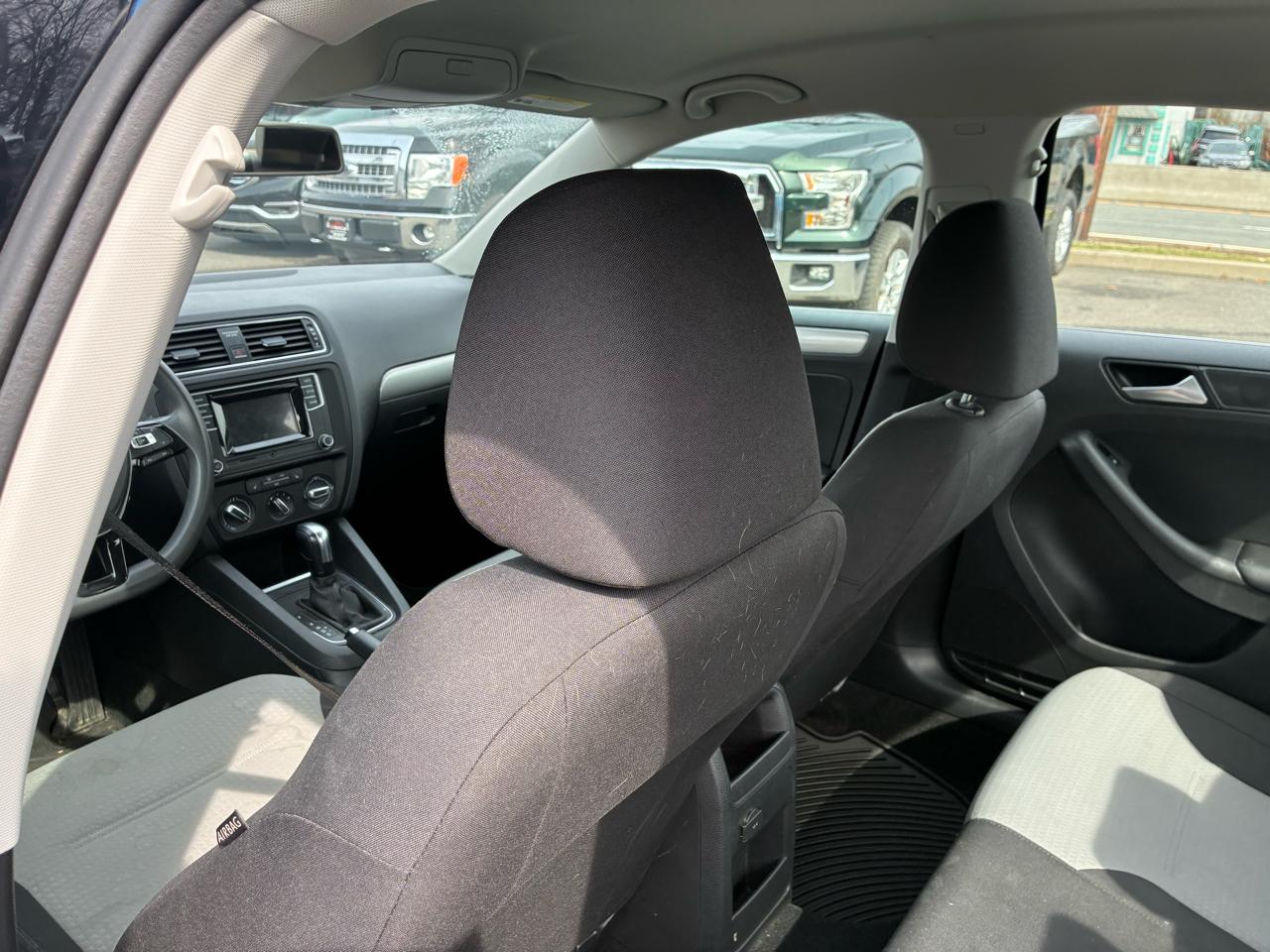 Volkswagen Jetta 1.4T S 6A 2017