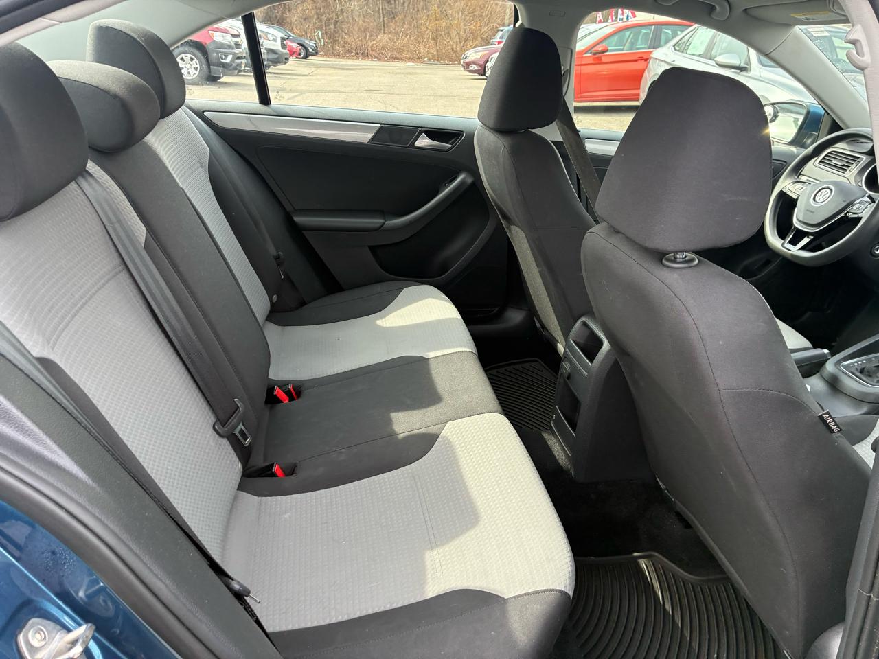 Volkswagen Jetta 1.4T S 6A 2017