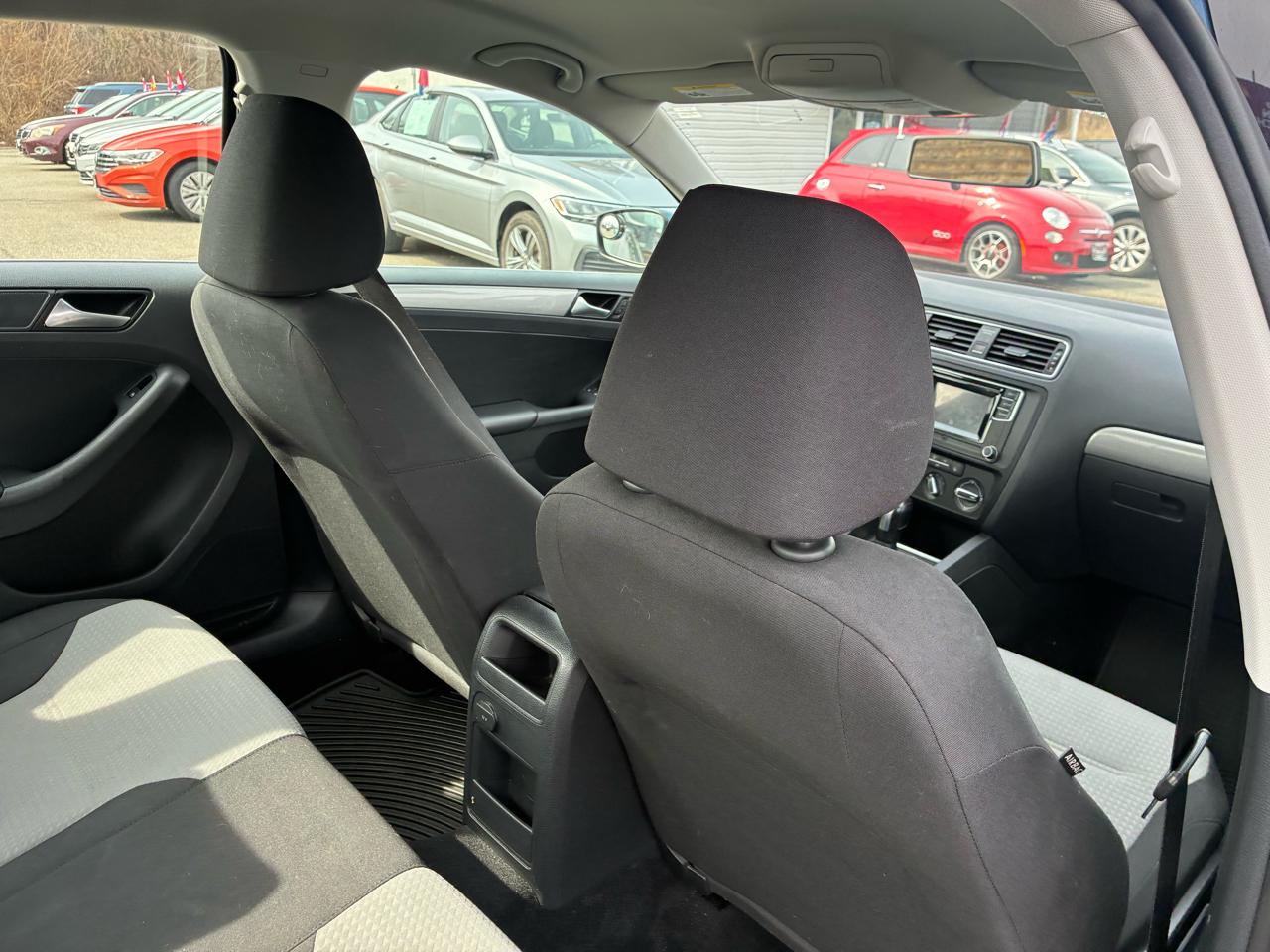 Volkswagen Jetta 1.4T S 6A 2017