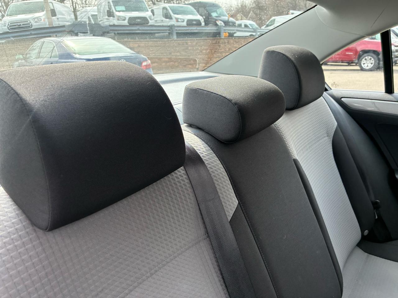 Volkswagen Jetta 1.4T S 6A 2017