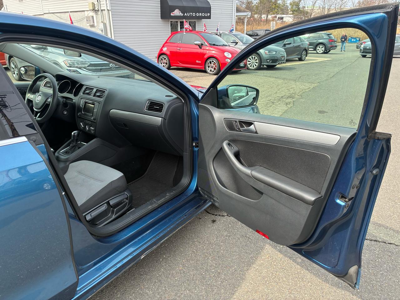 Volkswagen Jetta 1.4T S 6A 2017