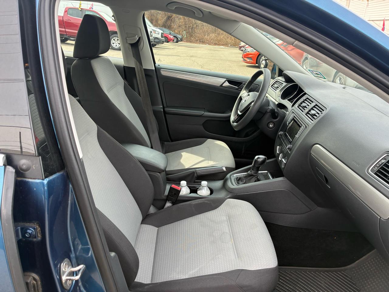 Volkswagen Jetta 1.4T S 6A 2017