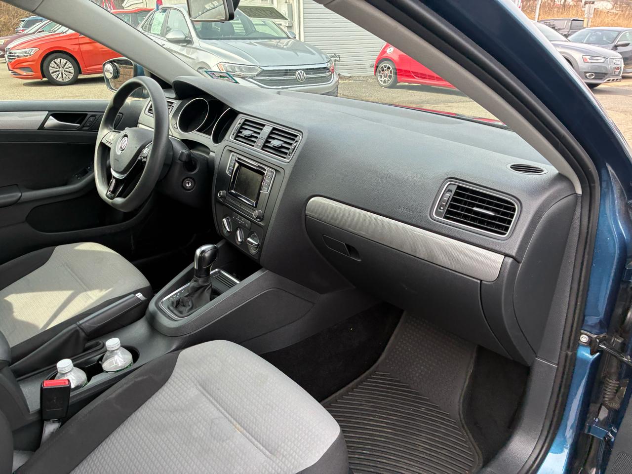 Volkswagen Jetta 1.4T S 6A 2017