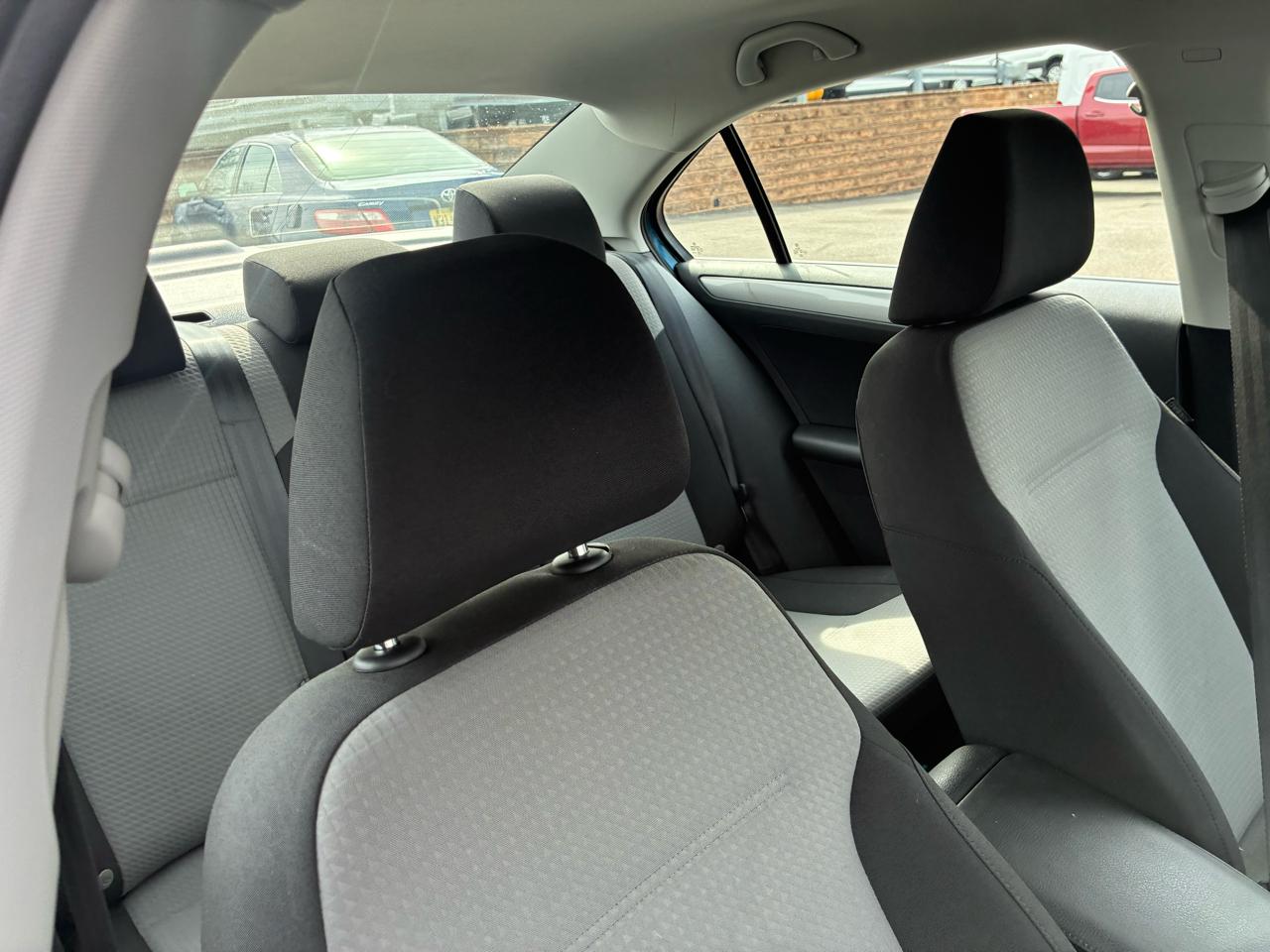 Volkswagen Jetta 1.4T S 6A 2017