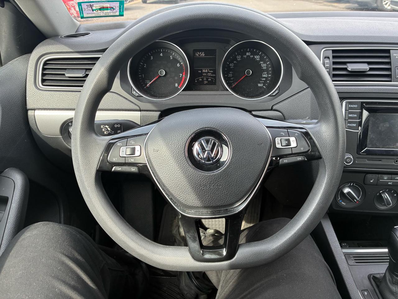 Volkswagen Jetta 1.4T S 6A 2017