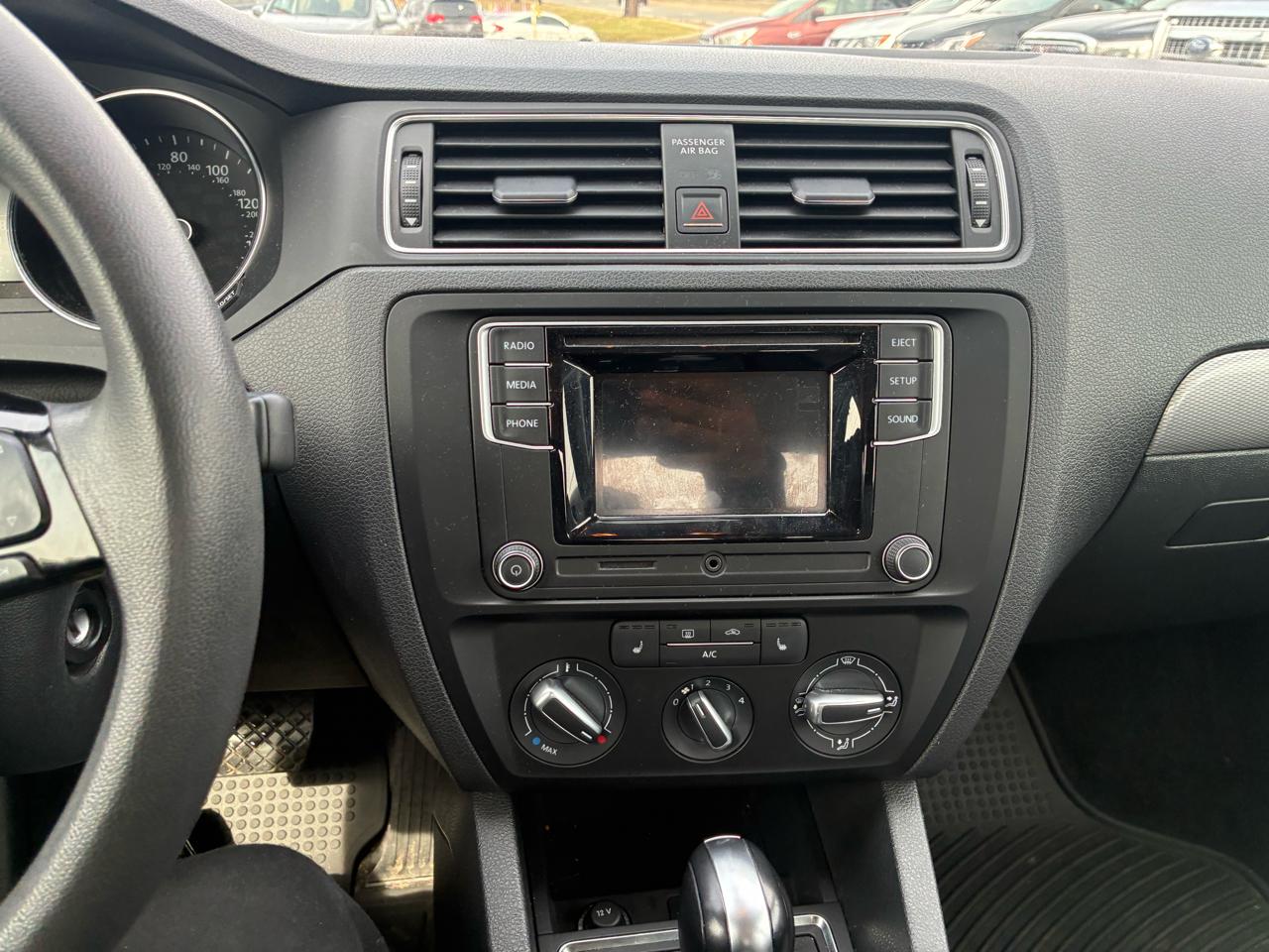 Volkswagen Jetta 1.4T S 6A 2017