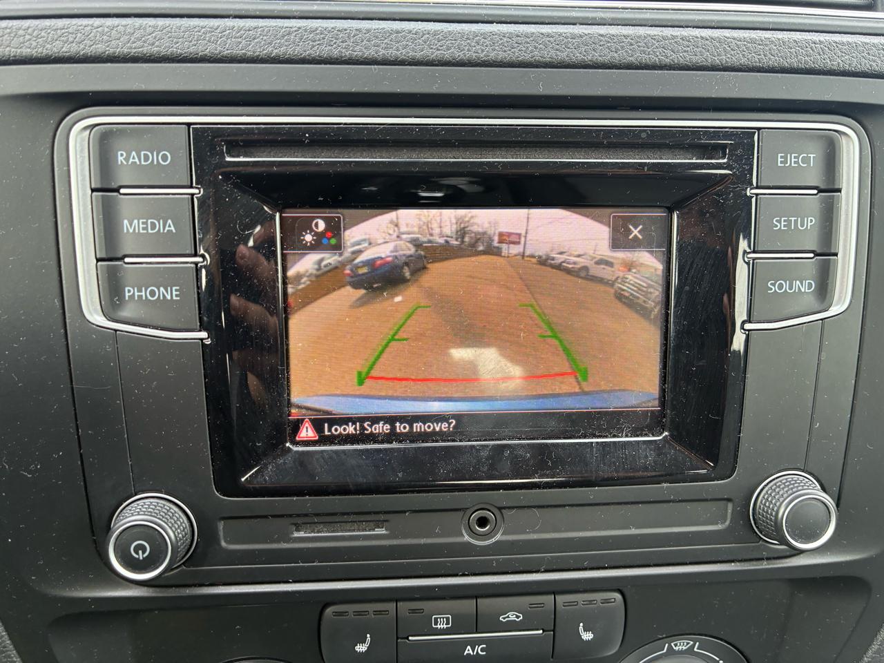 Volkswagen Jetta 1.4T S 6A 2017