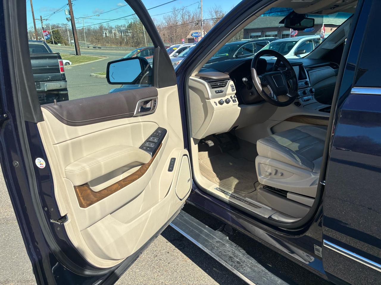 GMC Yukon Denali 4WD 2019