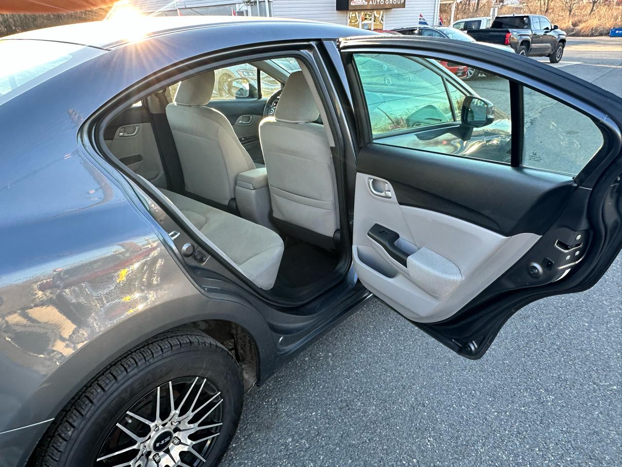 Honda Civic LX Sedan 5-Speed AT 2013