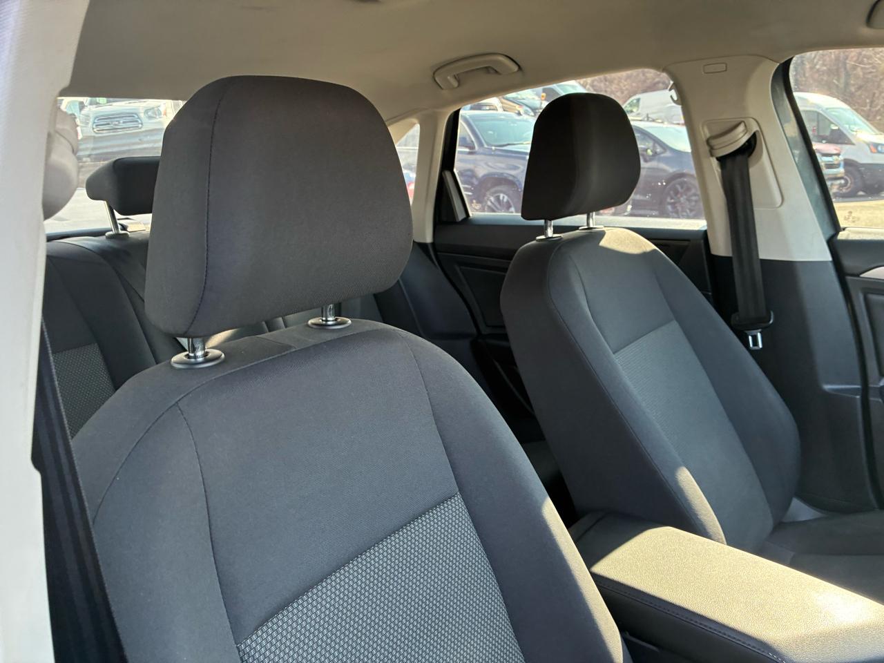 Volkswagen Jetta 1.4T S 8A 2020