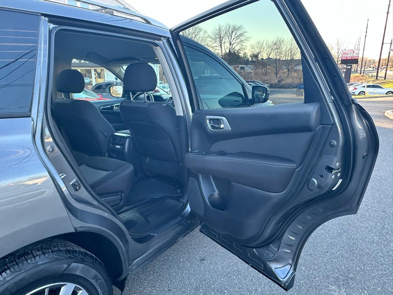 Nissan Pathfinder Platinum 4WD 2017