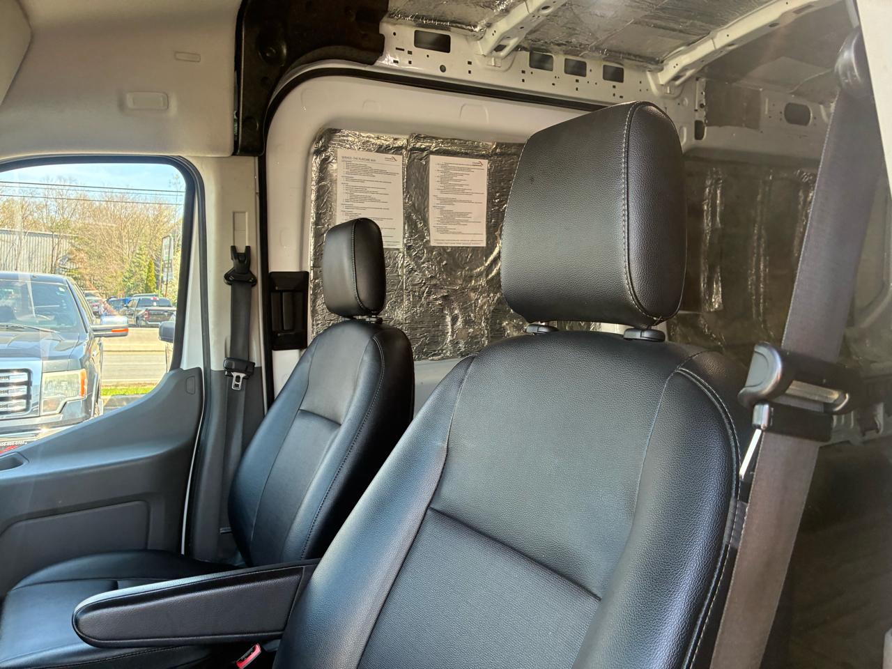 Ford Transit 150 Van Med. Roof w/Sliding Pass. 130-in. WB 2022