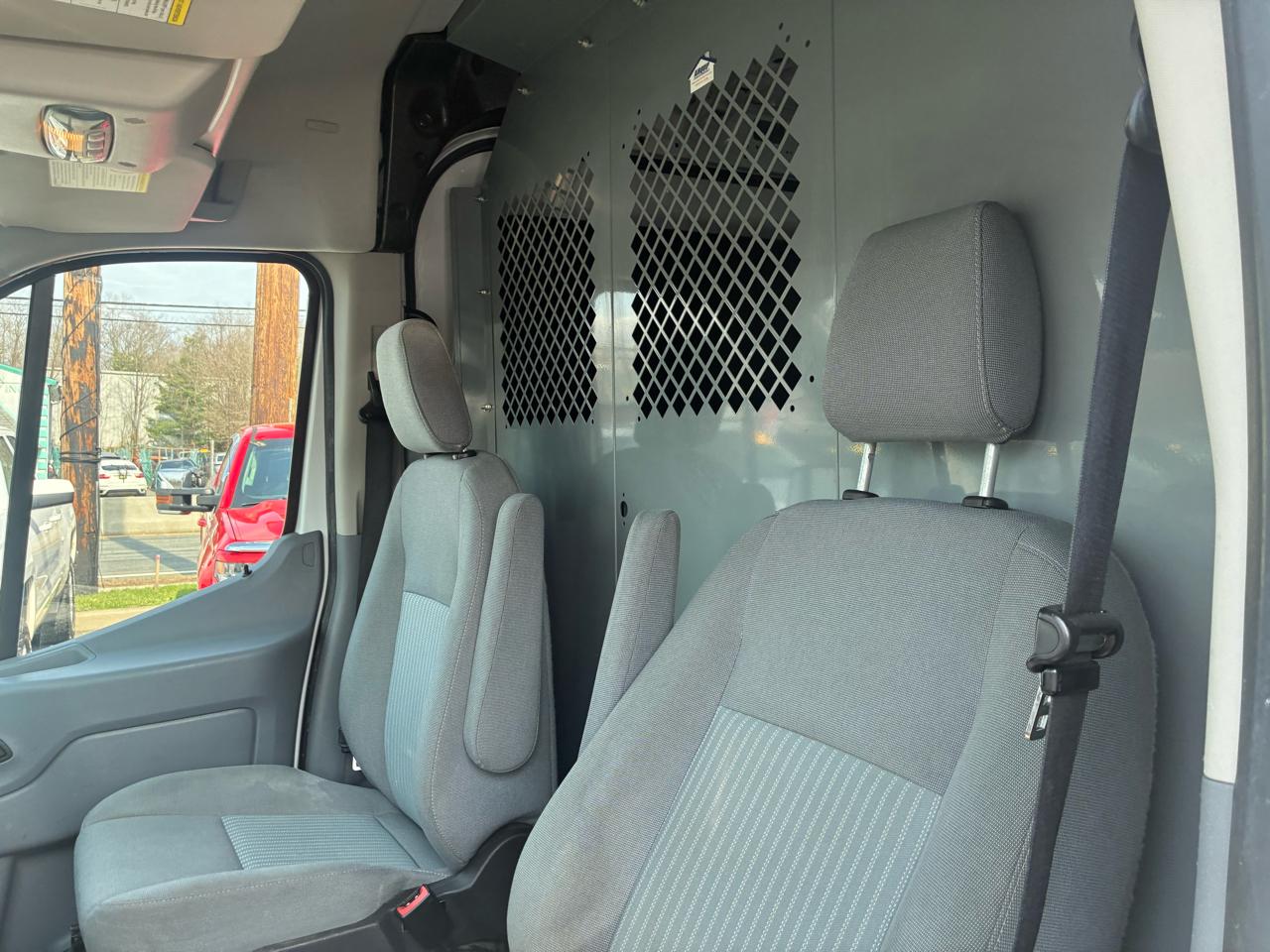 Ford Transit 250 Van Med. Roof w/Sliding Pass. 148-in. WB 2016