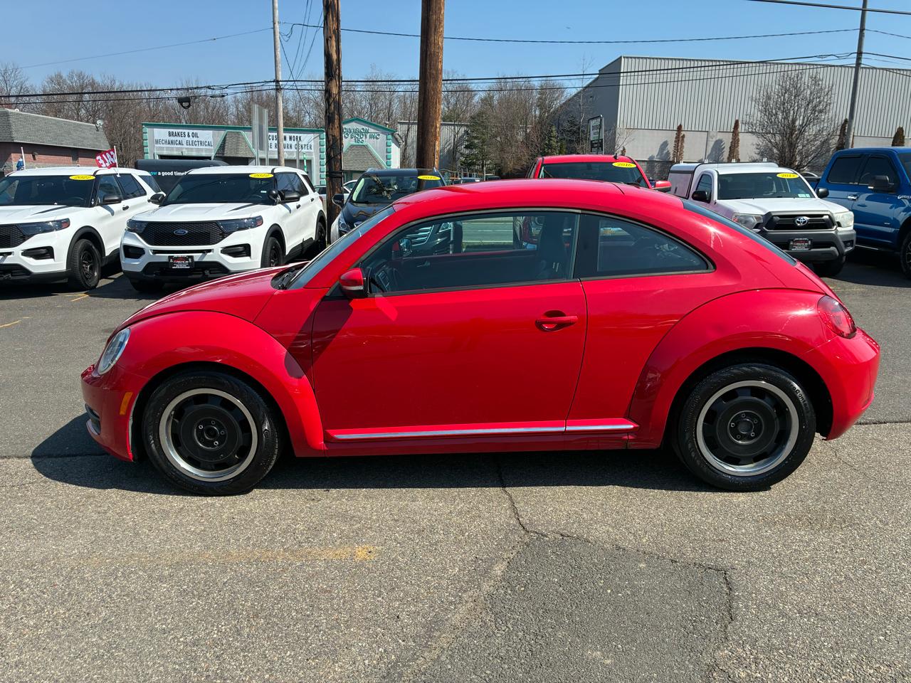 Volkswagen Beetle 2.5L w/Sunroof Sound & Nav 2012