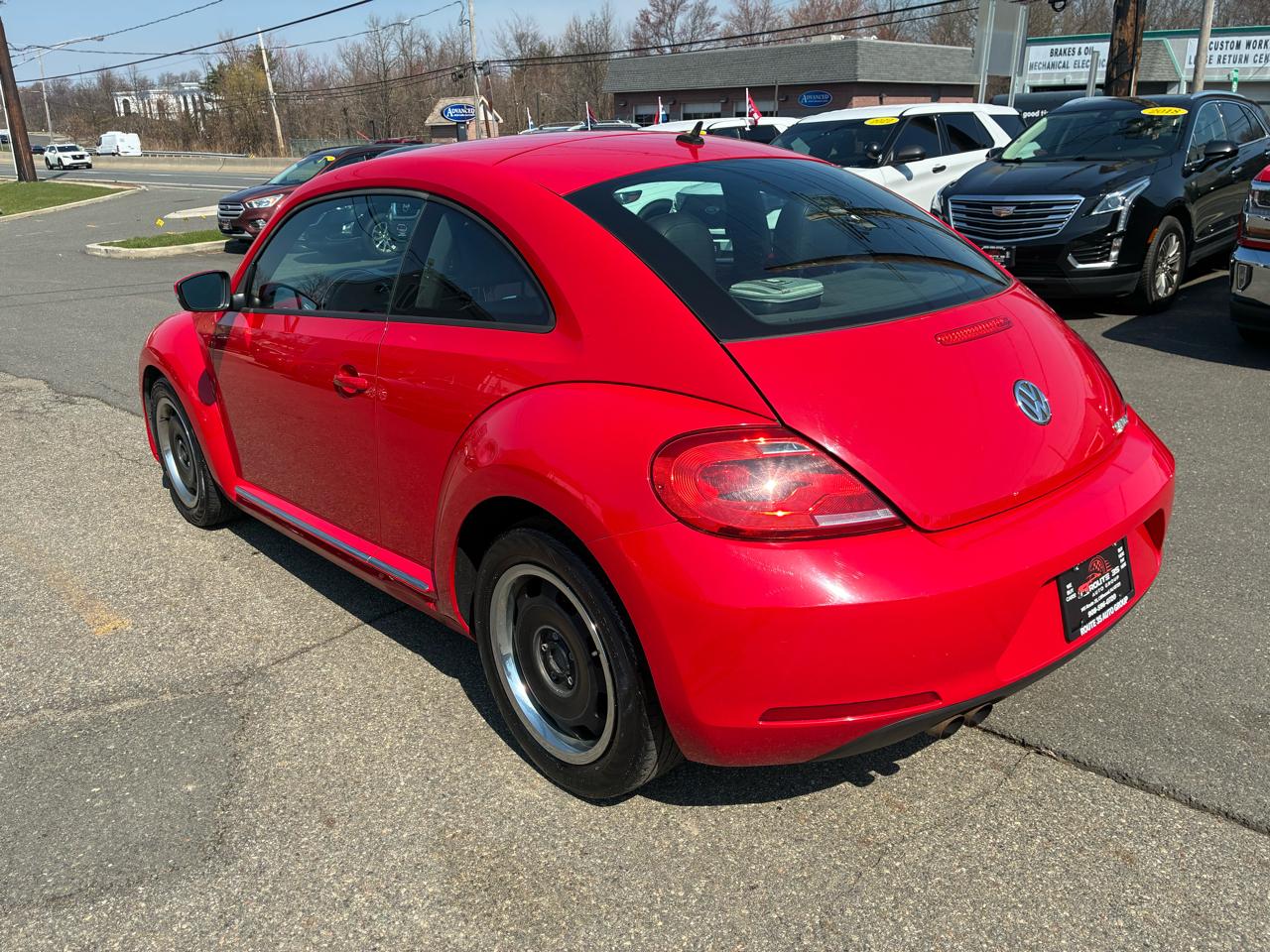Volkswagen Beetle 2.5L w/Sunroof Sound & Nav 2012