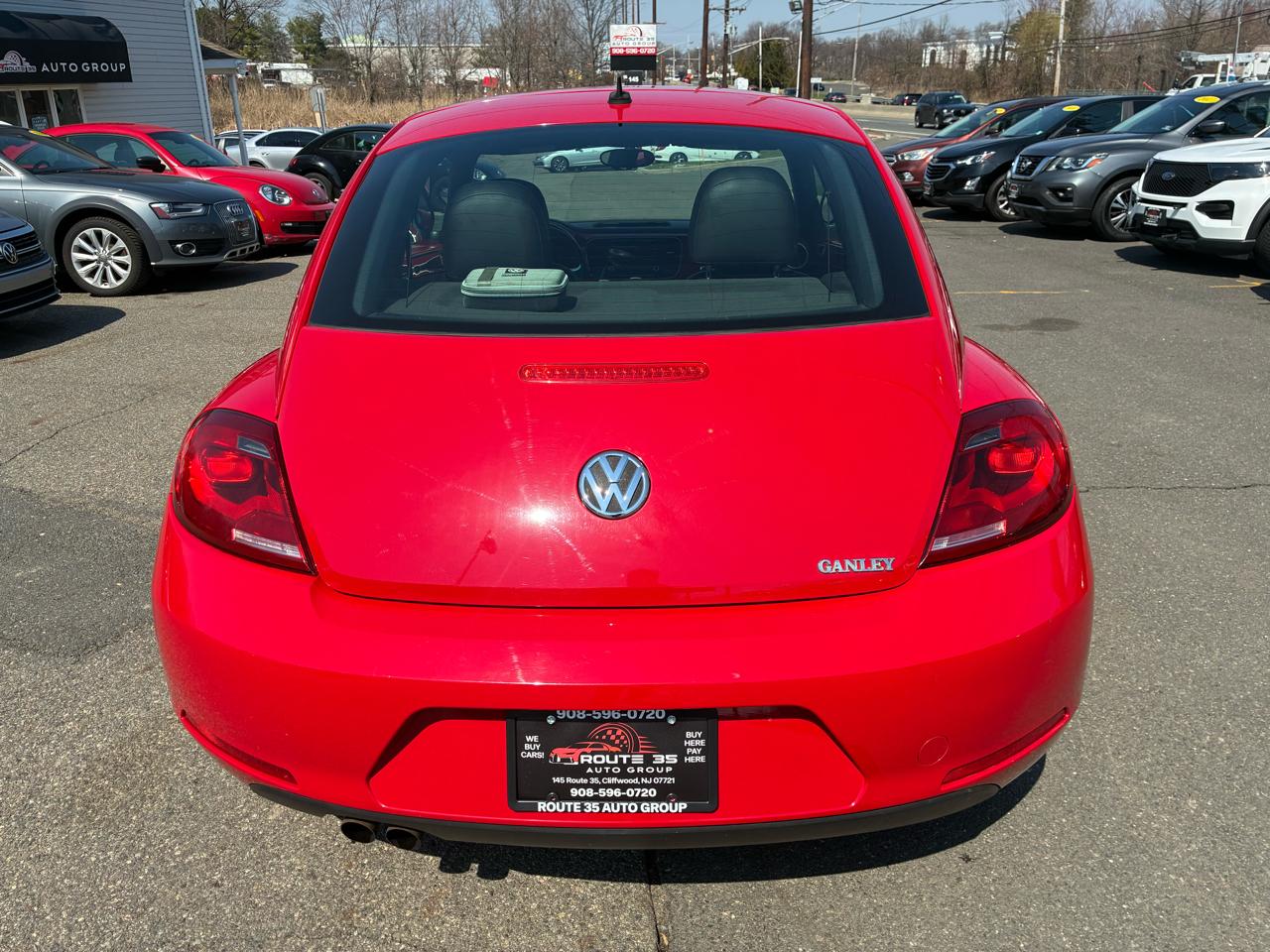 Volkswagen Beetle 2.5L w/Sunroof Sound & Nav 2012