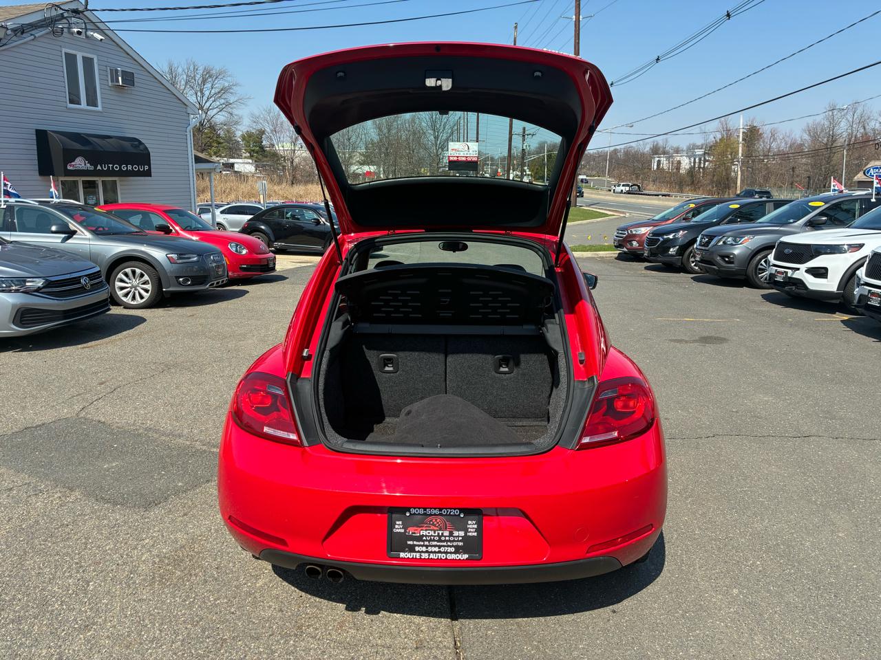 Volkswagen Beetle 2.5L w/Sunroof Sound & Nav 2012