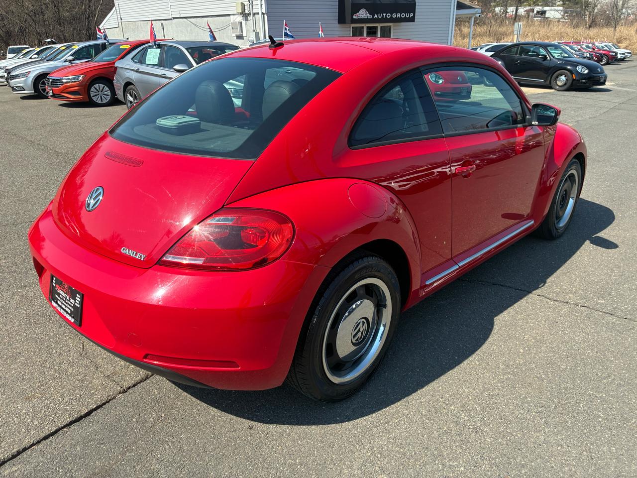 Volkswagen Beetle 2.5L w/Sunroof Sound & Nav 2012
