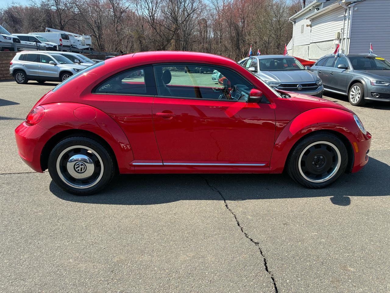 Volkswagen Beetle 2.5L w/Sunroof Sound & Nav 2012