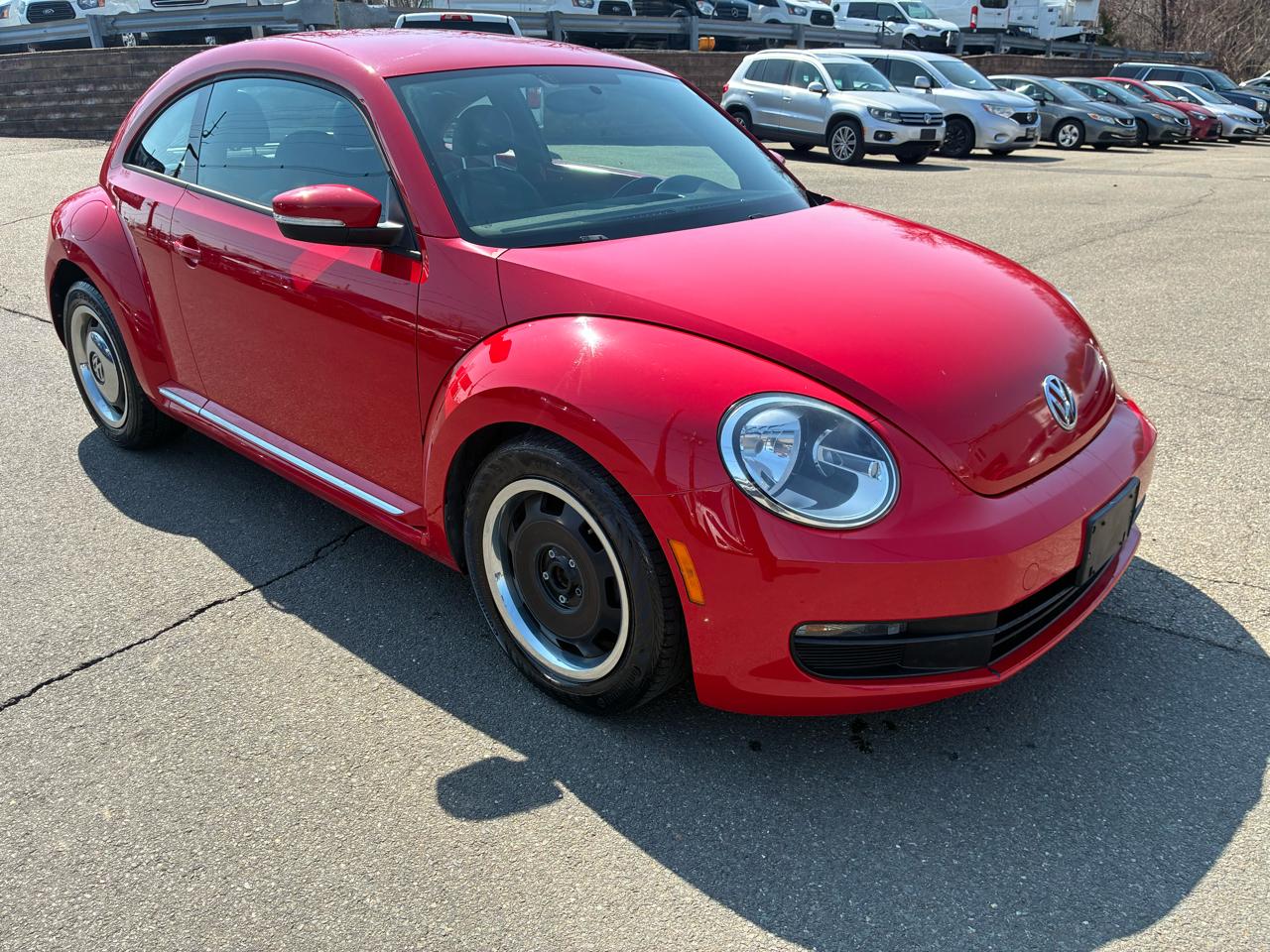 Volkswagen Beetle 2.5L w/Sunroof Sound & Nav 2012