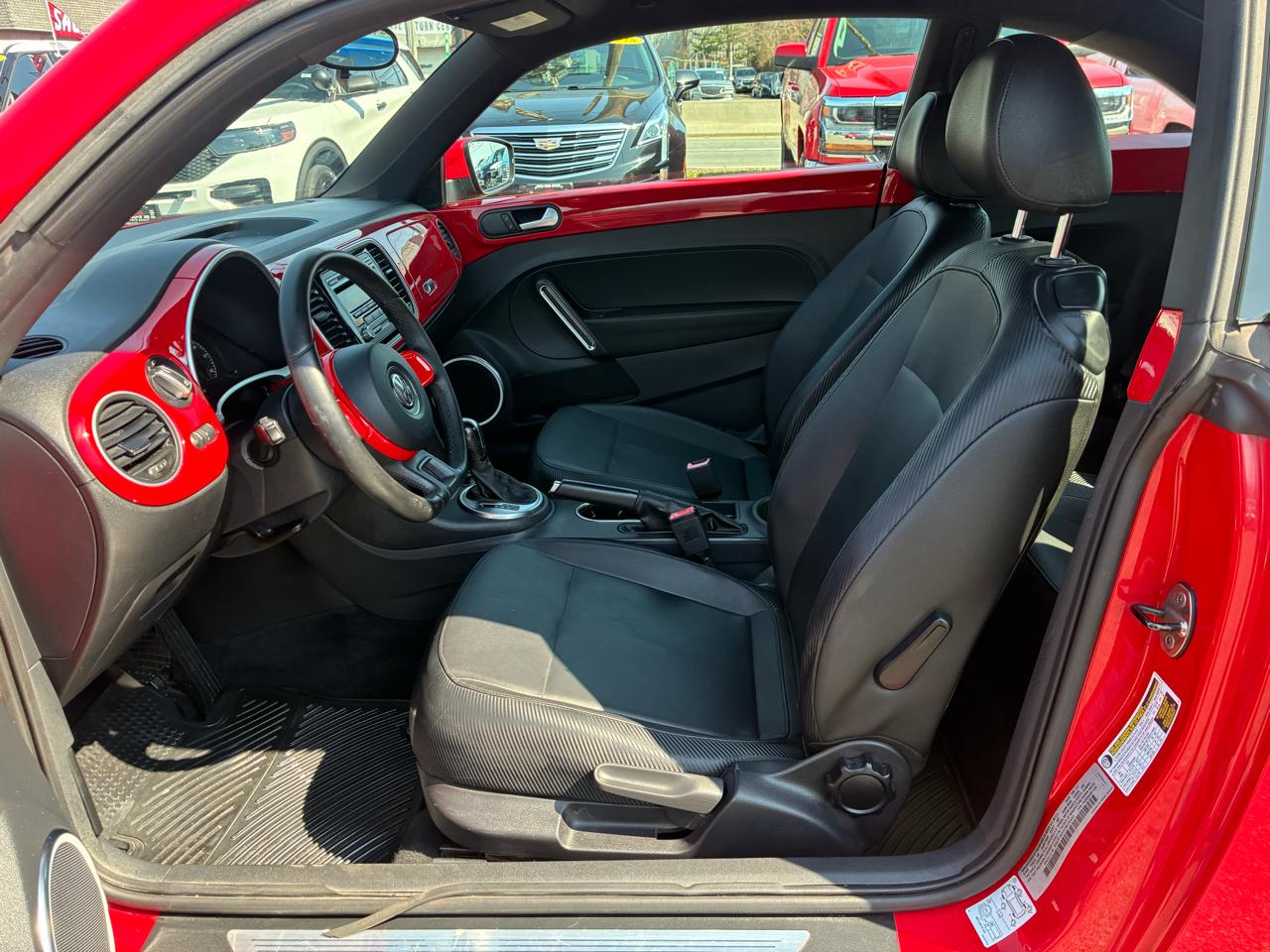 Volkswagen Beetle 2.5L w/Sunroof Sound & Nav 2012