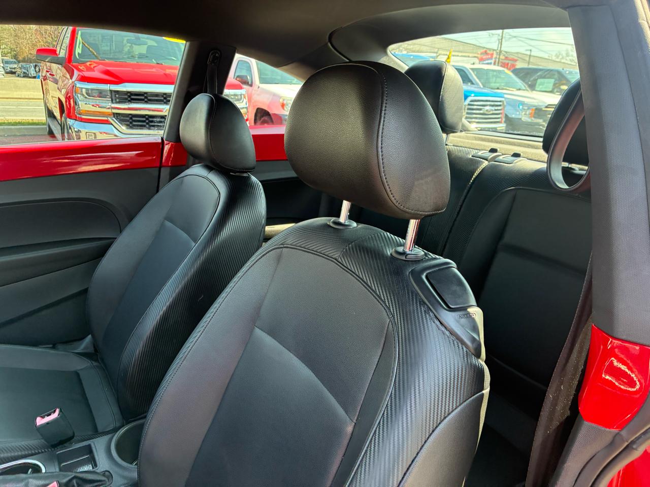 Volkswagen Beetle 2.5L w/Sunroof Sound & Nav 2012