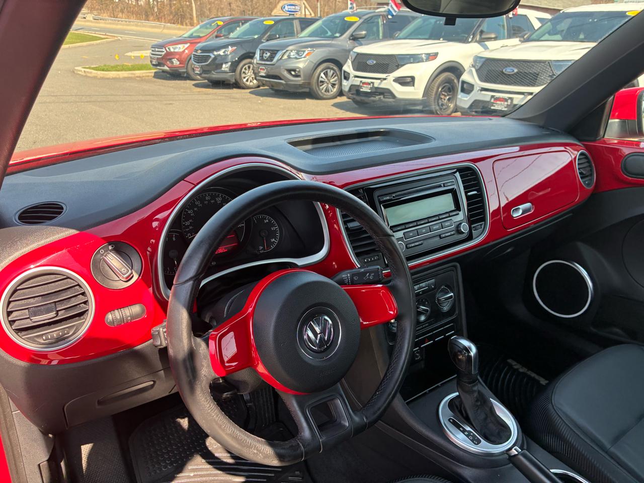 Volkswagen Beetle 2.5L w/Sunroof Sound & Nav 2012