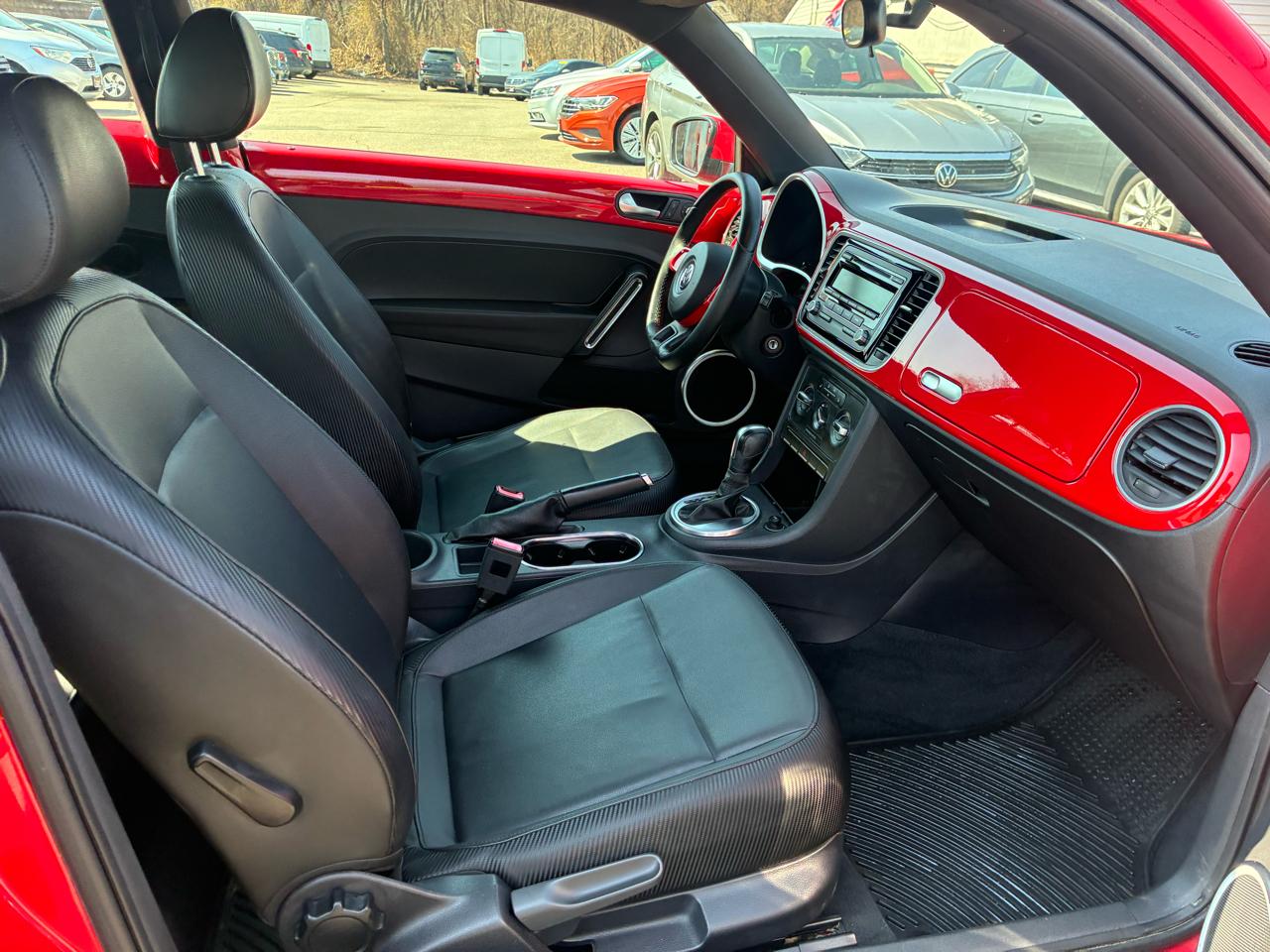 Volkswagen Beetle 2.5L w/Sunroof Sound & Nav 2012