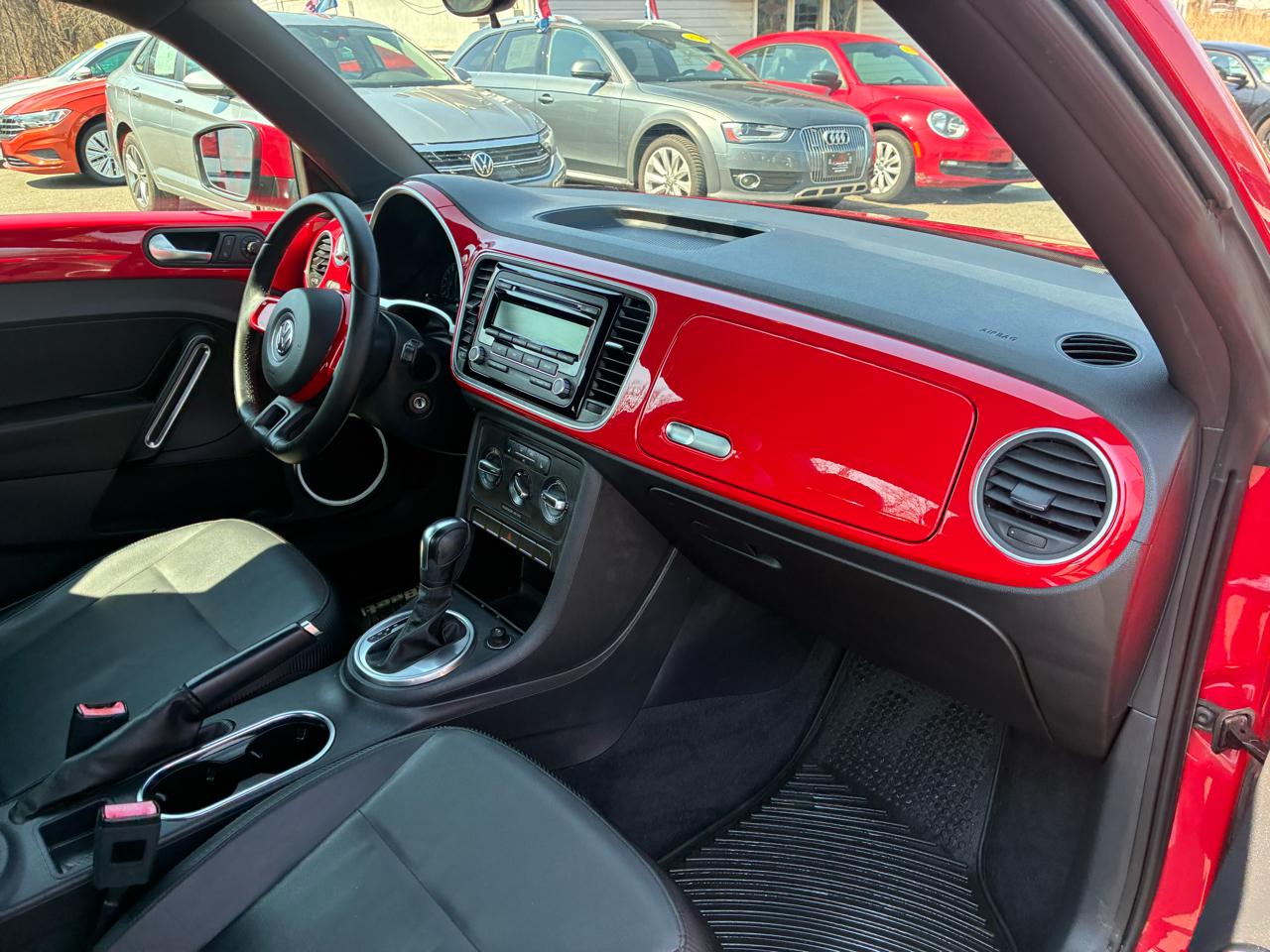 Volkswagen Beetle 2.5L w/Sunroof Sound & Nav 2012