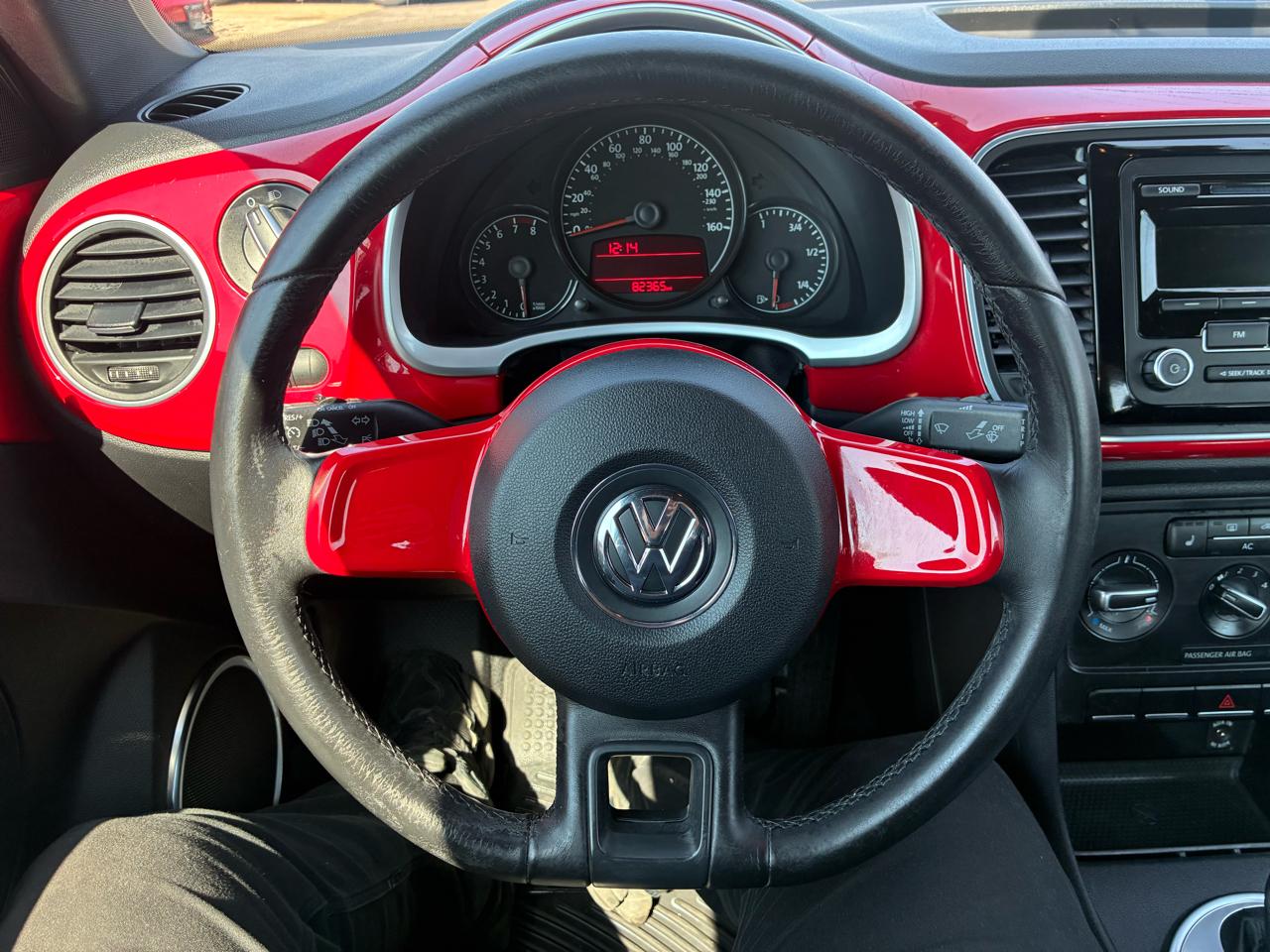 Volkswagen Beetle 2.5L w/Sunroof Sound & Nav 2012