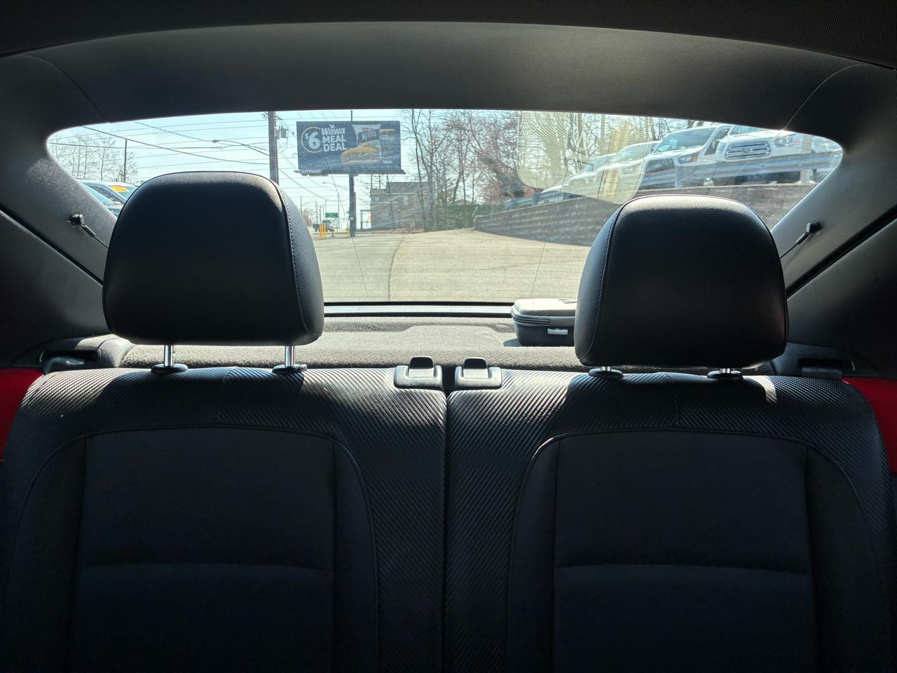 Volkswagen Beetle 2.5L w/Sunroof Sound & Nav 2012