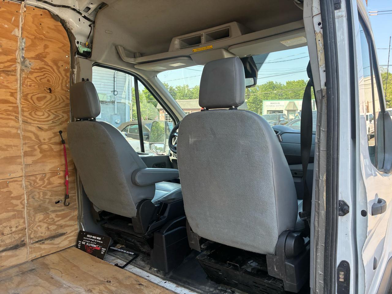 Ford Transit 250 Van Med. Roof w/Sliding Pass. 148-in. WB 2019