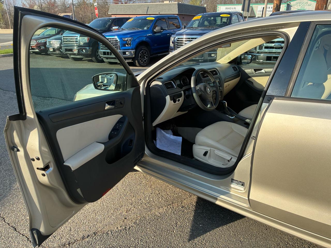 Volkswagen Jetta SE 2014