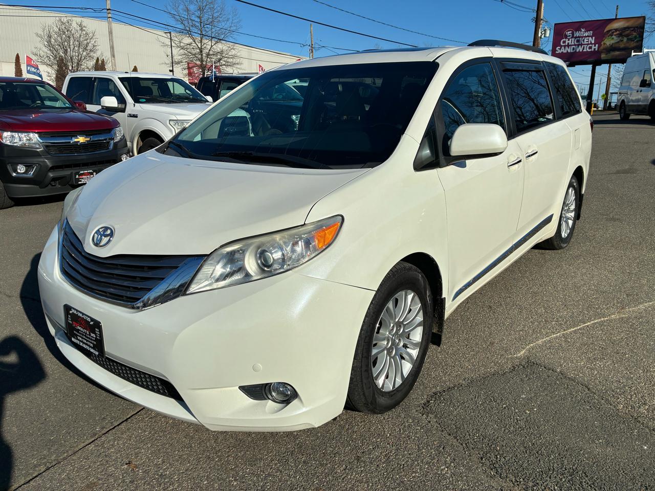 Toyota Sienna Limited Premium 7-Passenger FWD