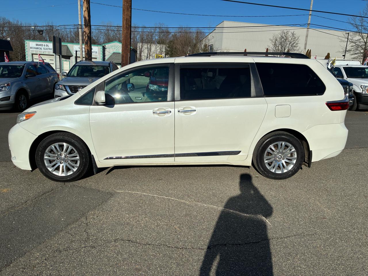 Toyota Sienna Limited Premium 7-Passenger 2017