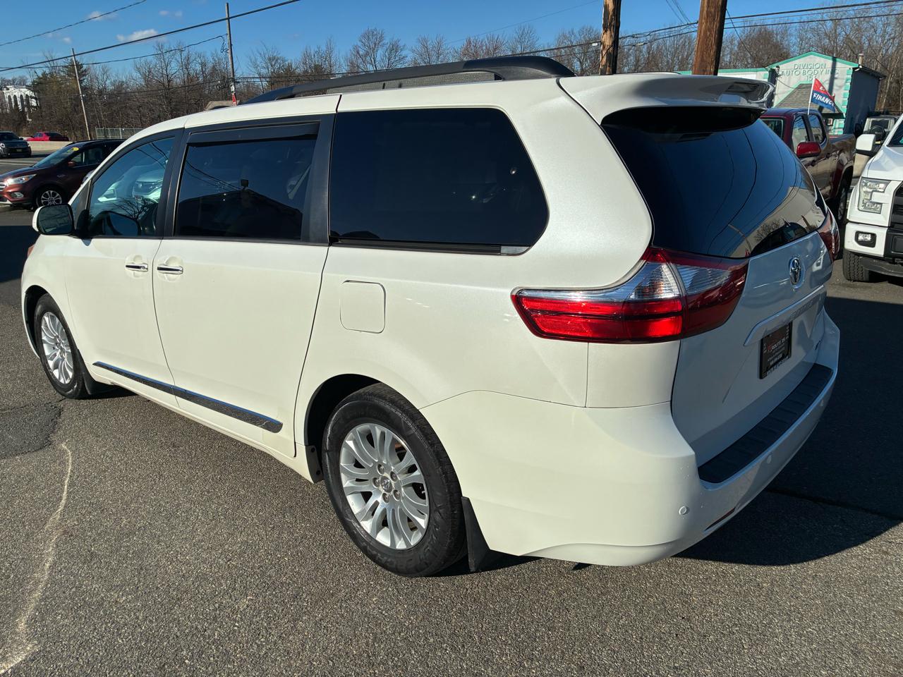 Toyota Sienna Limited Premium 7-Passenger 2017