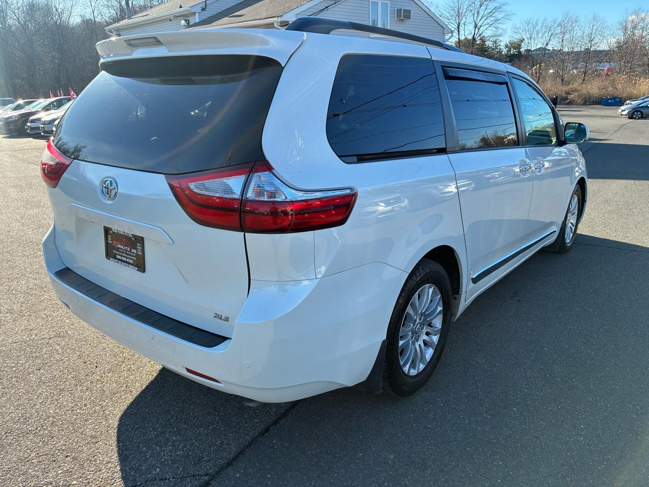 Toyota Sienna Limited Premium 7-Passenger 2017