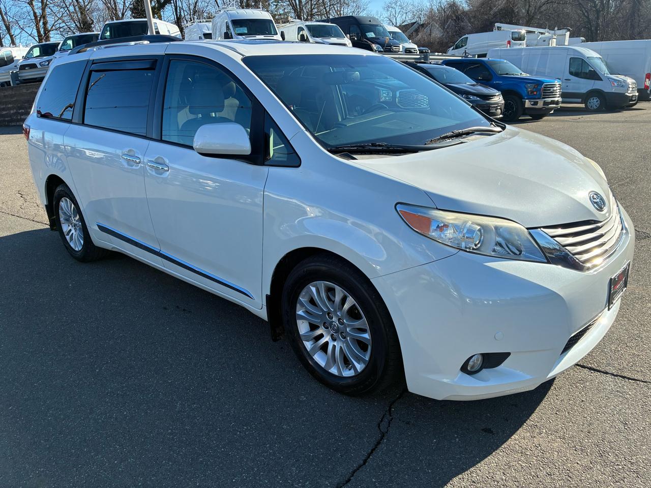 Toyota Sienna Limited Premium 7-Passenger 2017