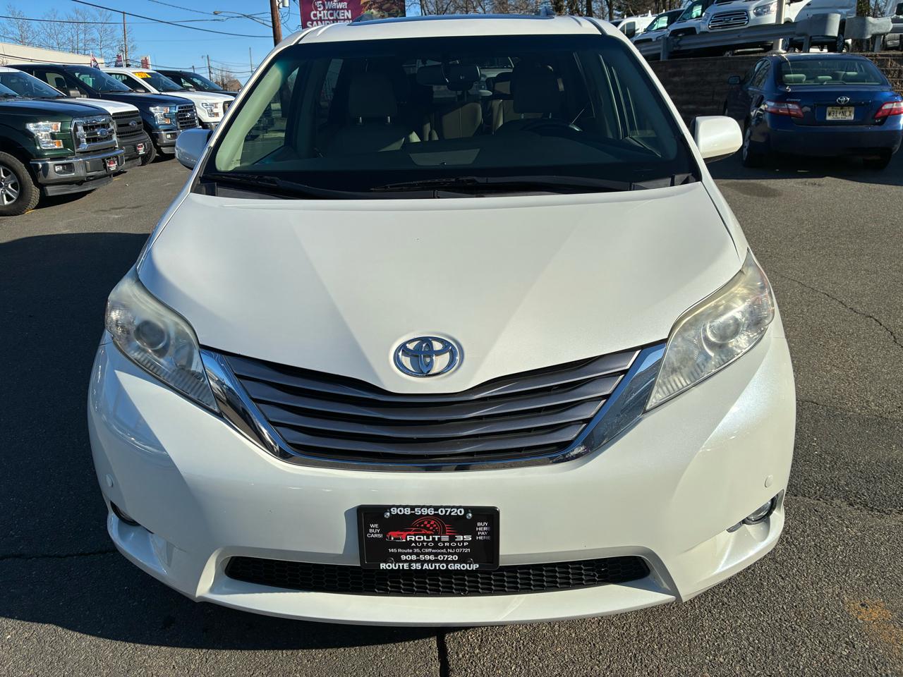 Toyota Sienna Limited Premium 7-Passenger 2017