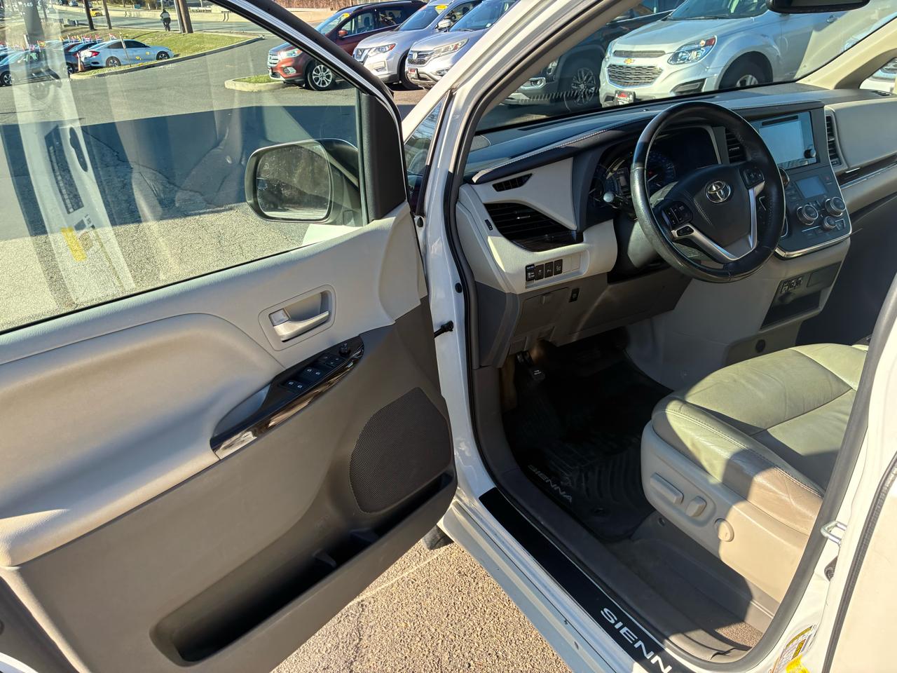 Toyota Sienna Limited Premium 7-Passenger 2017