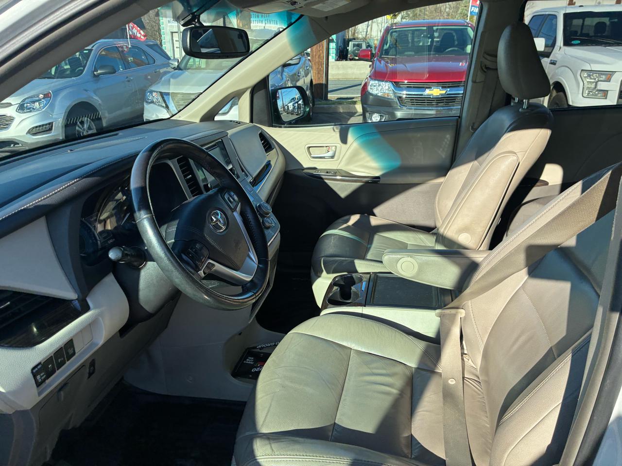 Toyota Sienna Limited Premium 7-Passenger 2017