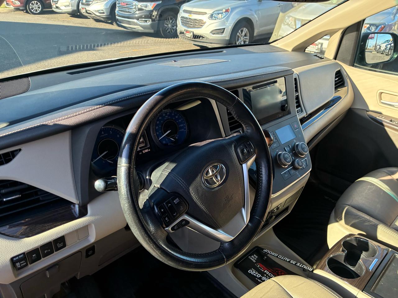 Toyota Sienna Limited Premium 7-Passenger 2017