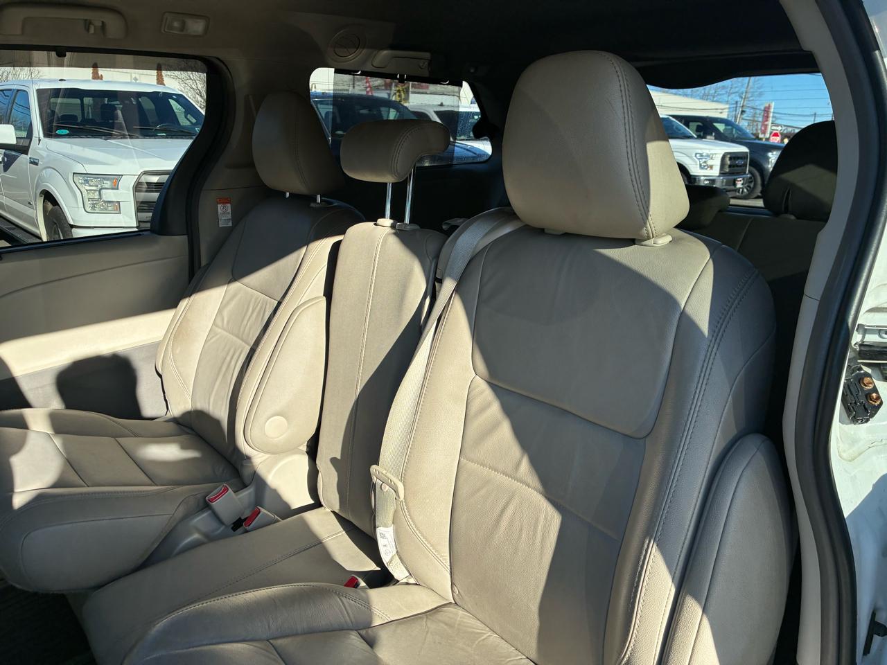 Toyota Sienna Limited Premium 7-Passenger 2017