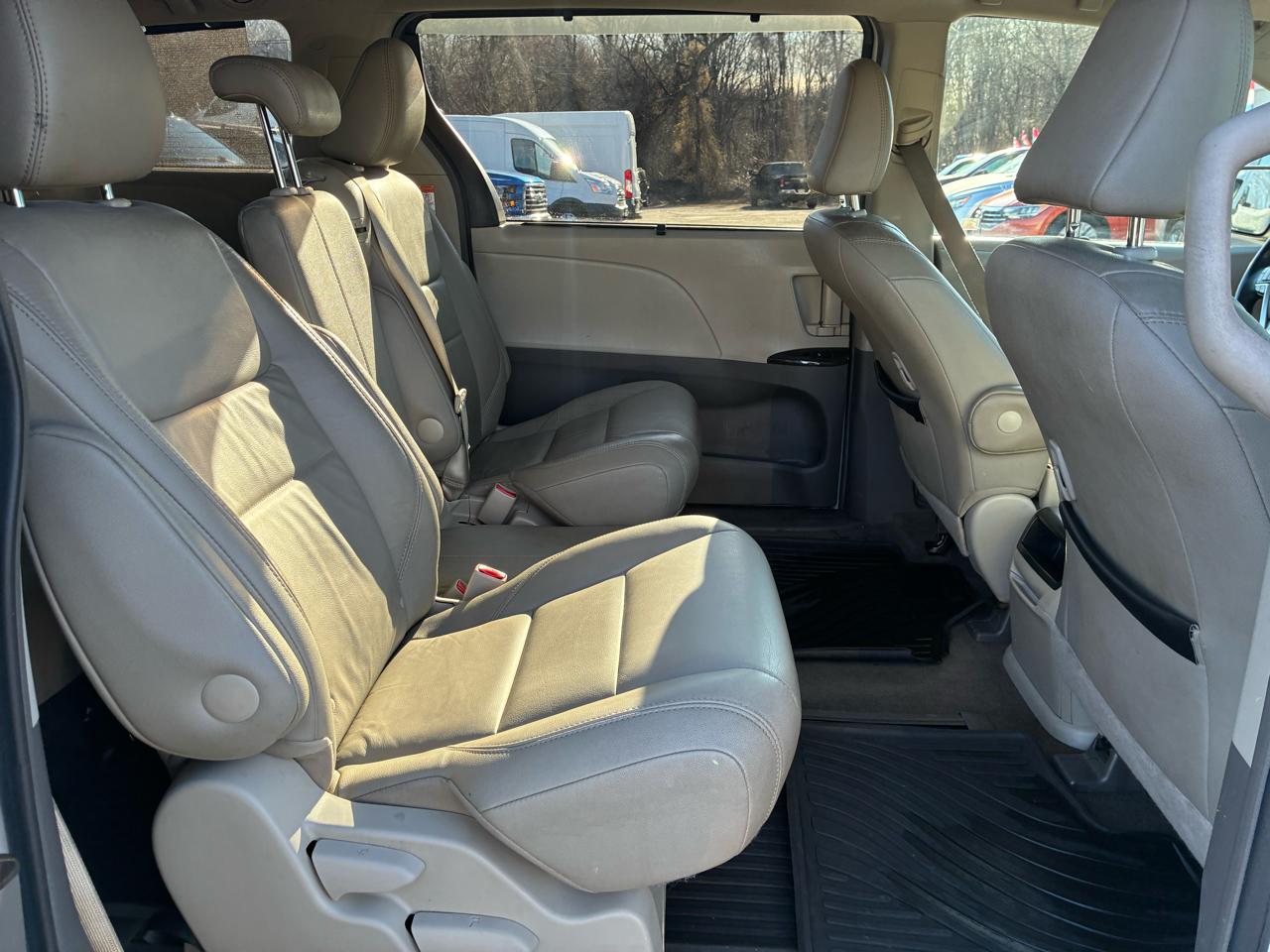 Toyota Sienna Limited Premium 7-Passenger 2017