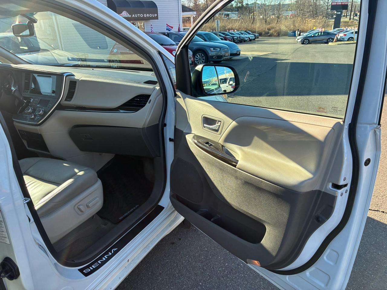 Toyota Sienna Limited Premium 7-Passenger 2017