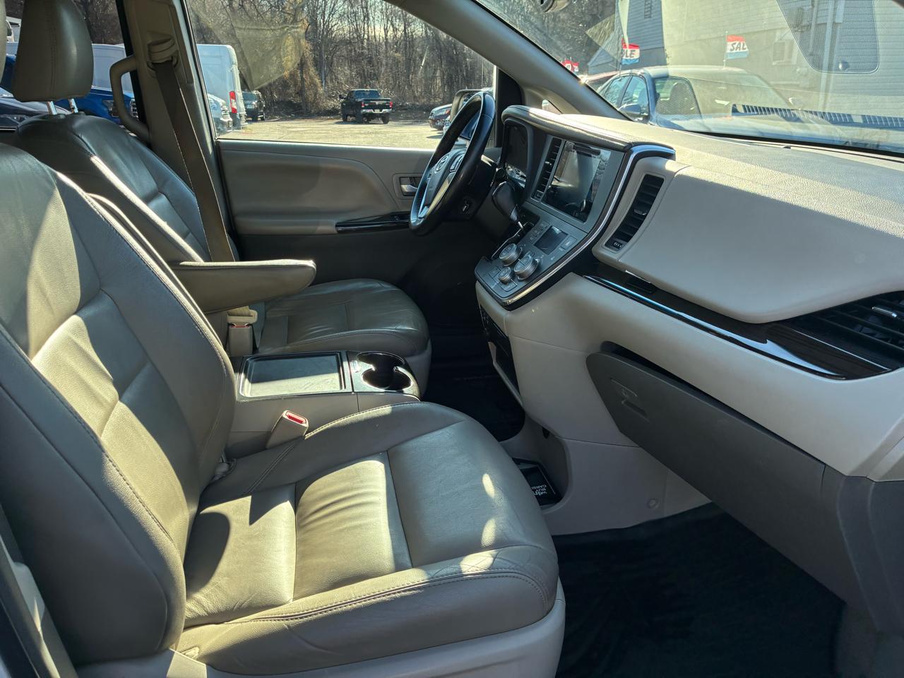 Toyota Sienna Limited Premium 7-Passenger 2017