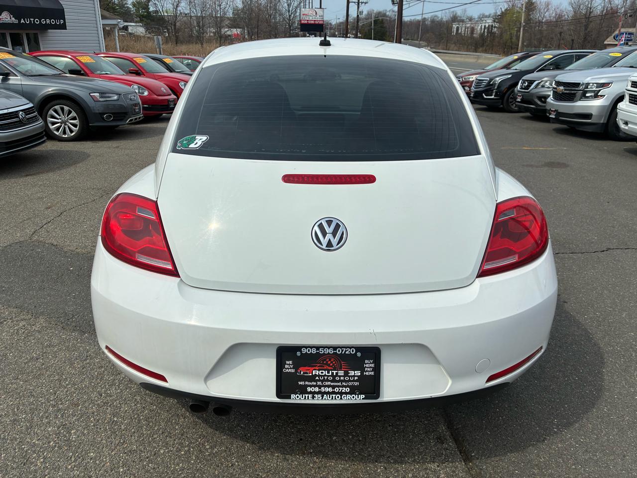 Volkswagen Beetle 2.5L w/Sunroof Sound & Nav 2012