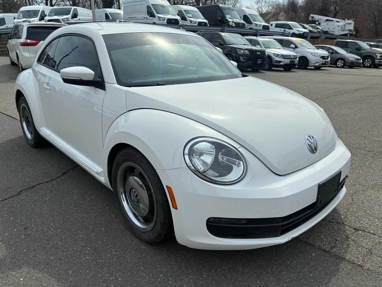Volkswagen Beetle 2.5L w/Sunroof Sound & Nav 2012